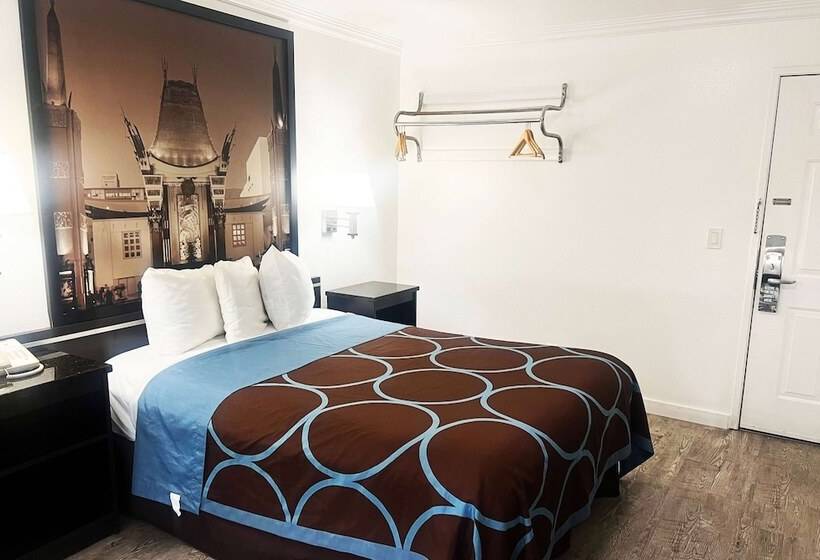فندق على الطريق Super 8 By Wyndham Hollywood/la Area