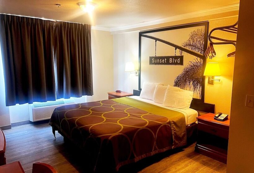 فندق على الطريق Super 8 By Wyndham Hollywood/la Area