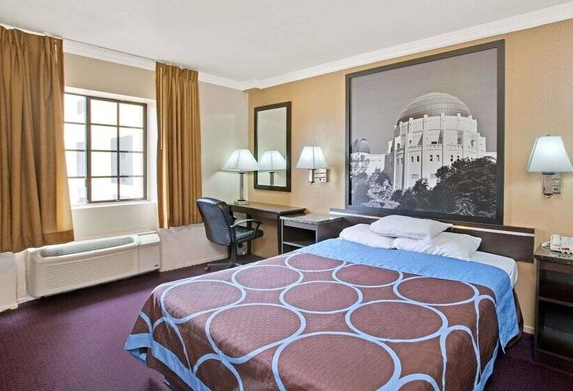 فندق على الطريق Super 8 By Wyndham Hollywood/la Area