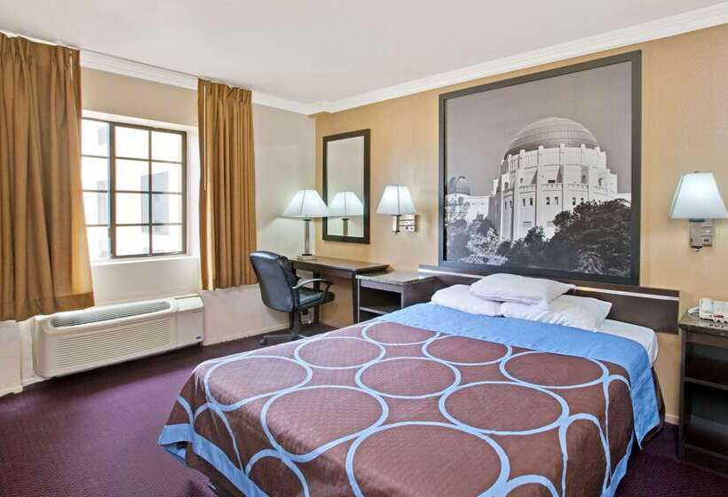 فندق على الطريق Super 8 By Wyndham Hollywood/la Area