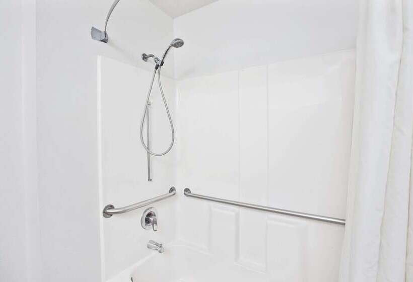 فندق على الطريق Super 8 By Wyndham Hollywood/la Area