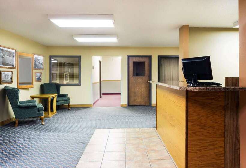 فندق على الطريق Super 8 By Wyndham Hot Springs