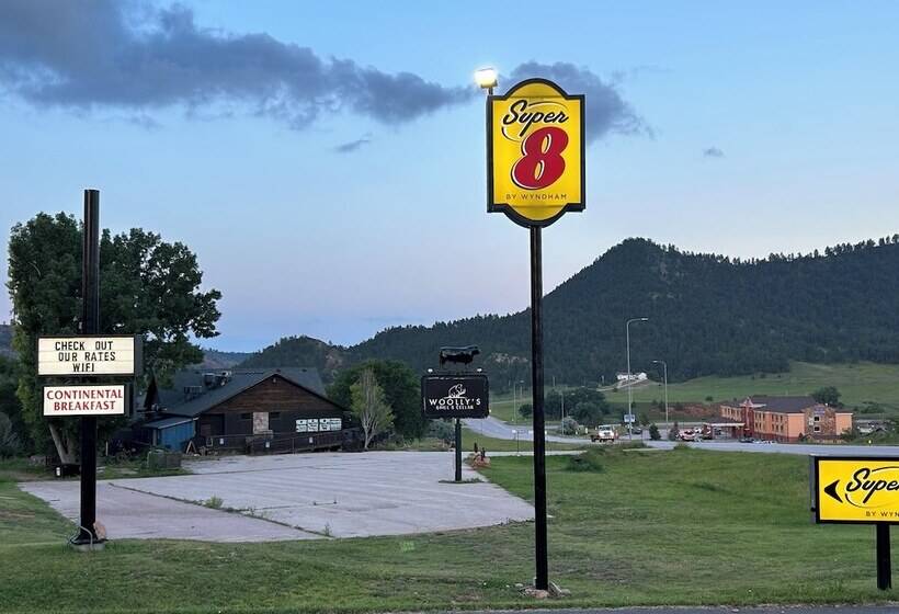 فندق على الطريق Super 8 By Wyndham Hot Springs