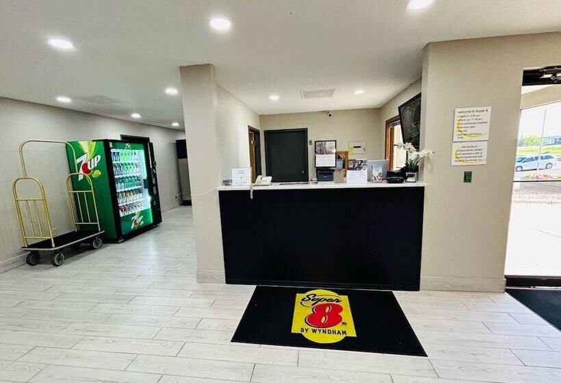 فندق على الطريق Super 8 By Wyndham Hot Springs