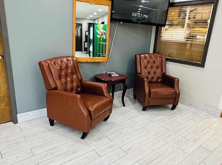 فندق على الطريق Super 8 By Wyndham Hot Springs