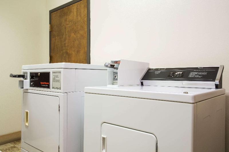 فندق على الطريق Super 8 By Wyndham Hot Springs