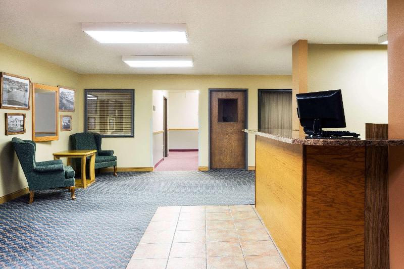 فندق على الطريق Super 8 By Wyndham Hot Springs