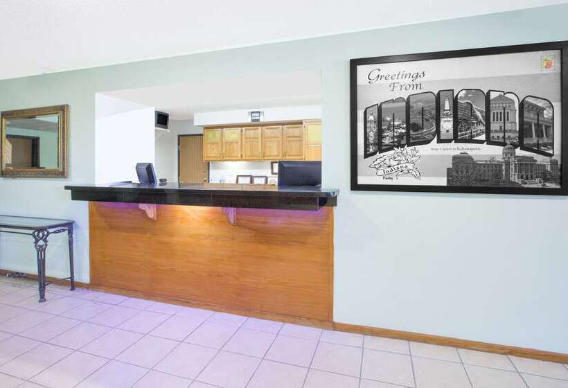 汽车旅馆 Super 8 By Wyndham Howe