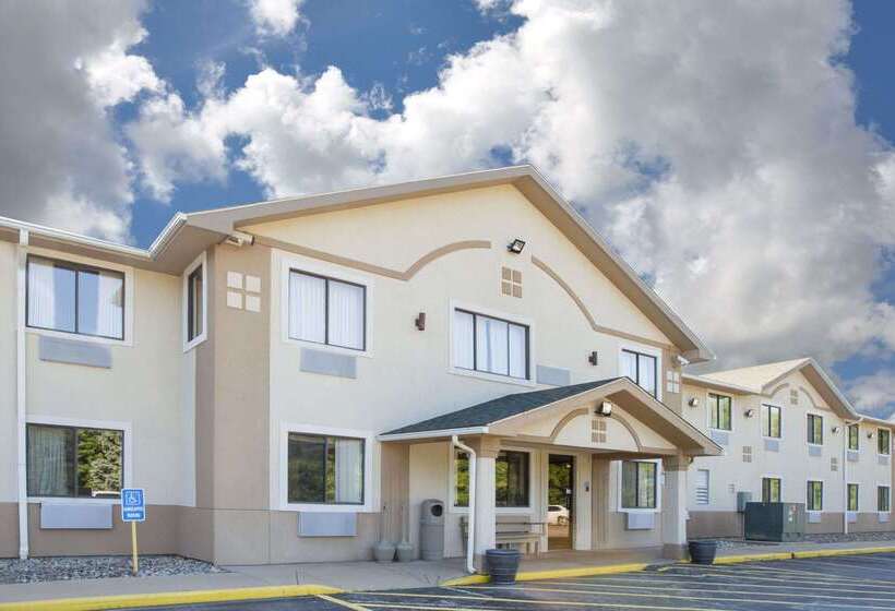 汽车旅馆 Super 8 By Wyndham Howe