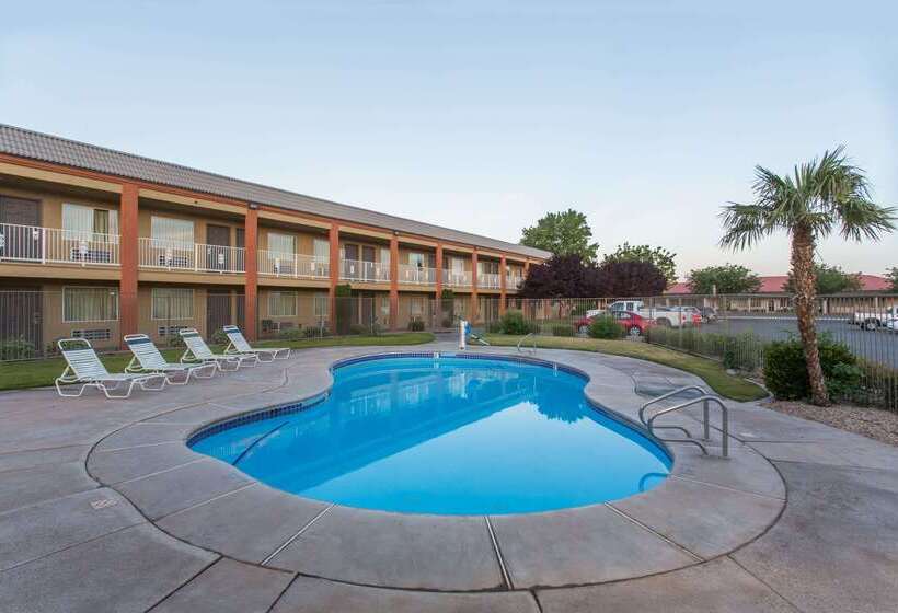 فندق على الطريق Super 8 By Wyndham Hurricane Zion National Park