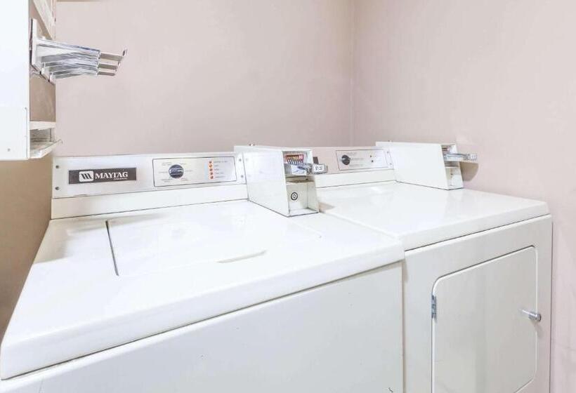 汽车旅馆  Super 8 By Wyndham Imlay City