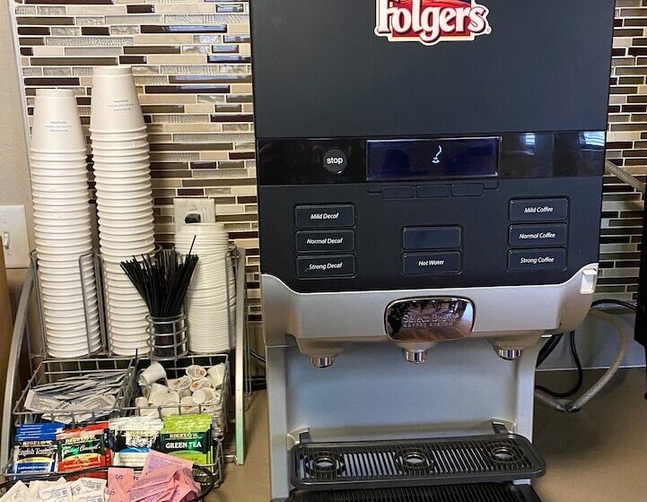 מוטל Super 8 By Wyndham Iowa City/coralville