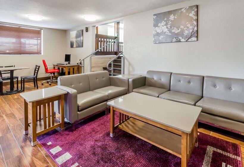 מוטל Super 8 By Wyndham Iowa City/coralville