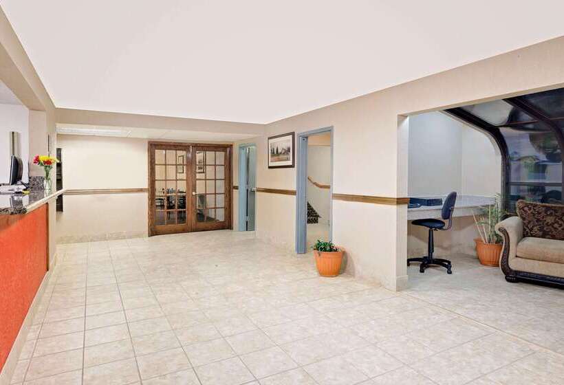 모텔 Super 8 By Wyndham Iowa Falls