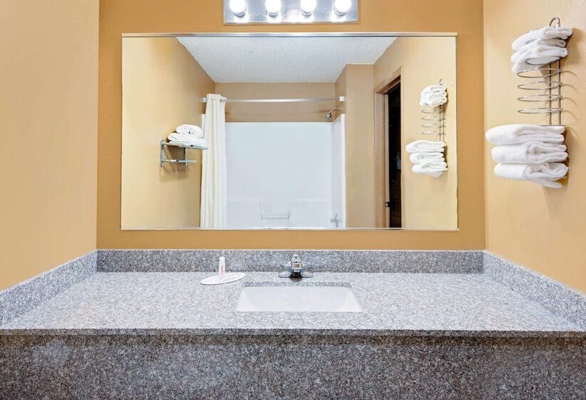 모텔 Super 8 By Wyndham Iowa Falls