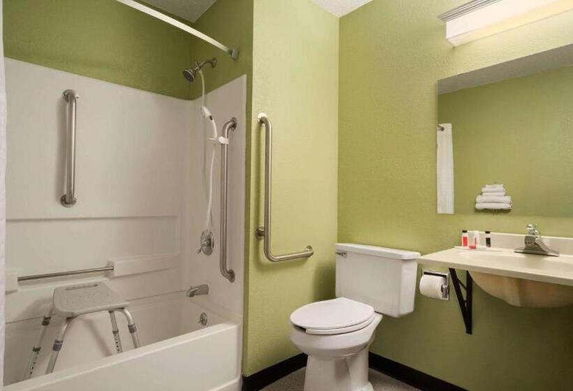 فندق على الطريق Super 8 By Wyndham Ithaca