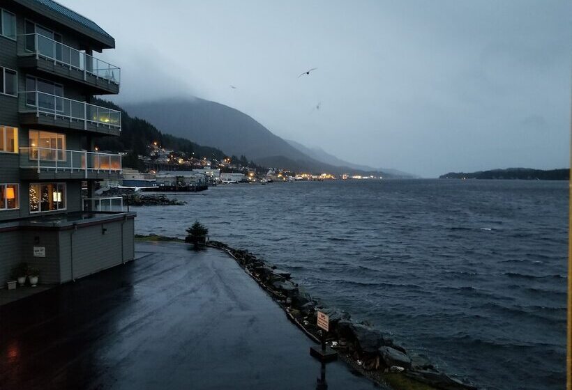 فندق على الطريق Super 8 By Wyndham Ketchikan