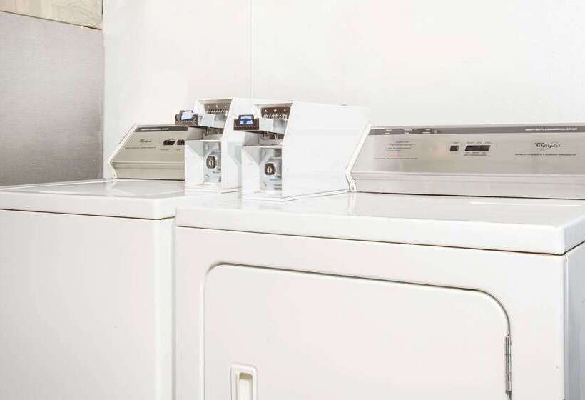 فندق على الطريق Super 8 By Wyndham Kingman