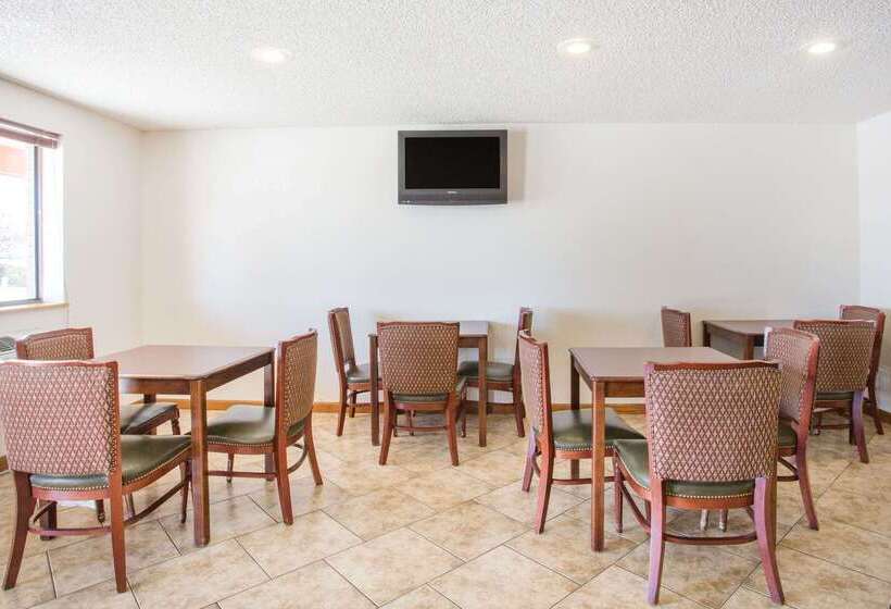 فندق على الطريق Super 8 By Wyndham Kingman