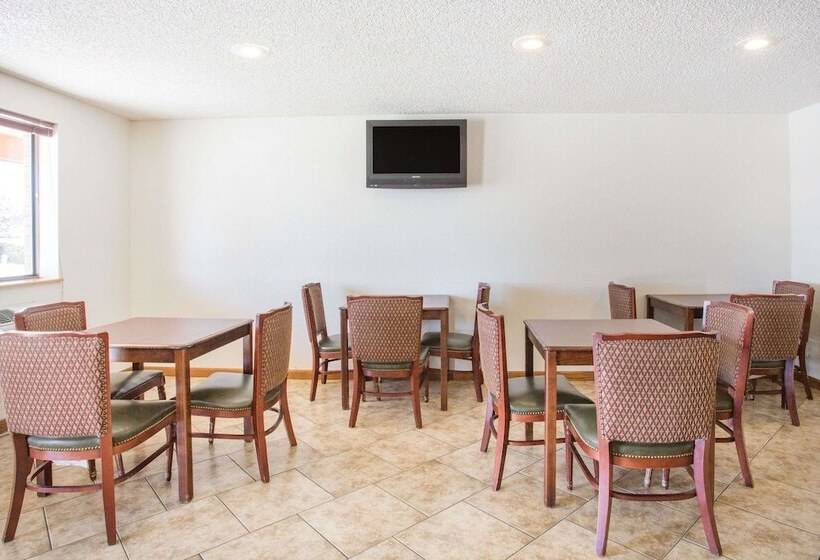 فندق على الطريق Super 8 By Wyndham Kingman