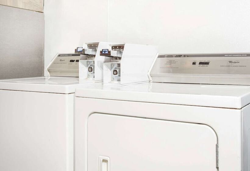 فندق على الطريق Super 8 By Wyndham Kingman