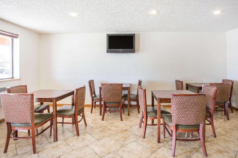 فندق على الطريق Super 8 By Wyndham Kingman