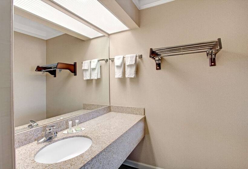 모텔 Super 8 By Wyndham Knoxville East