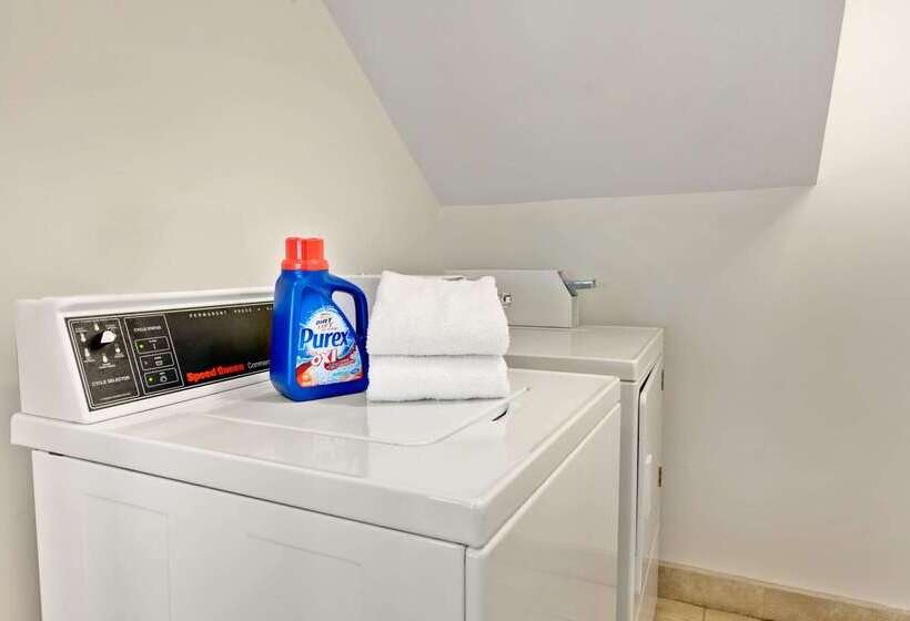 فندق على الطريق Super 8 By Wyndham Kokomo