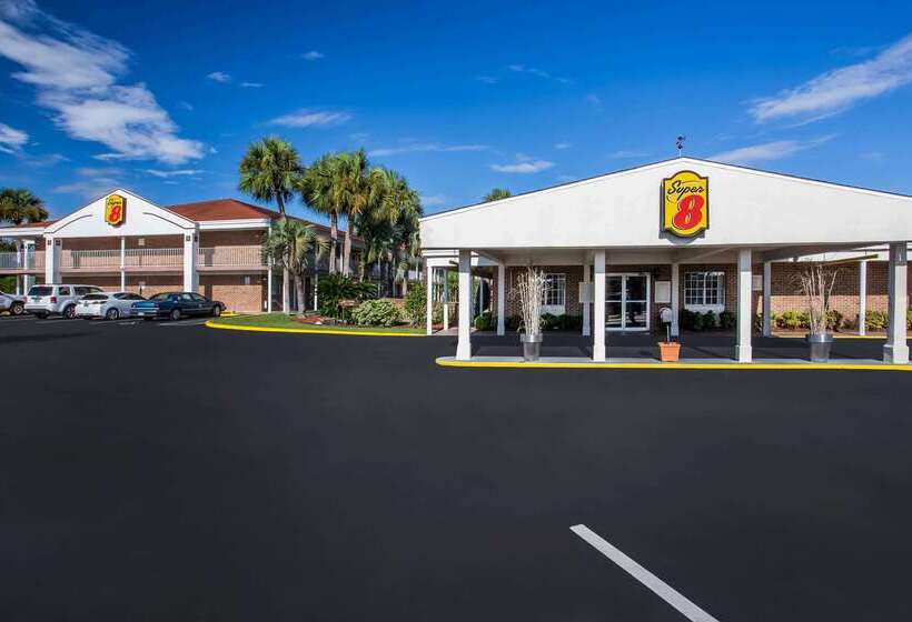 فندق على الطريق Super 8 By Wyndham Lake City