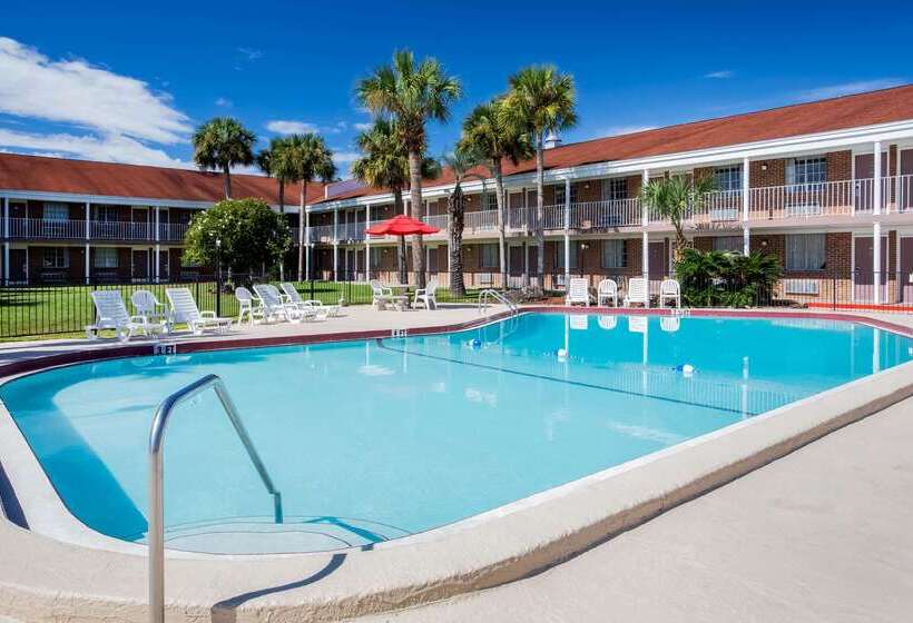 فندق على الطريق Super 8 By Wyndham Lake City