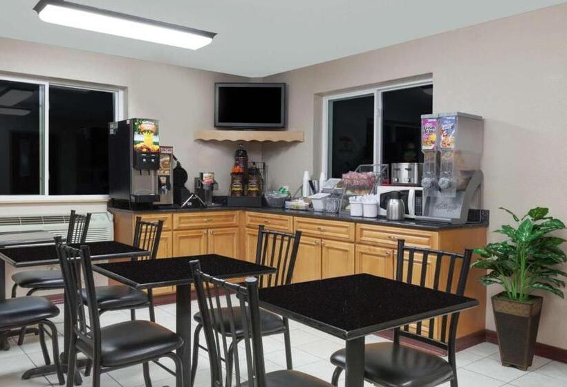 Мотель Super 8 By Wyndham Latham   Albany Airport