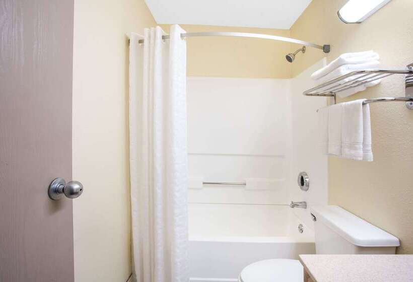 فندق على الطريق Super 8 By Wyndham Lewisburg