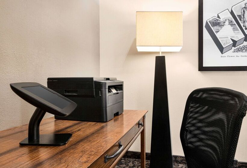 汽车旅馆 Super 8 By Wyndham Lincoln North