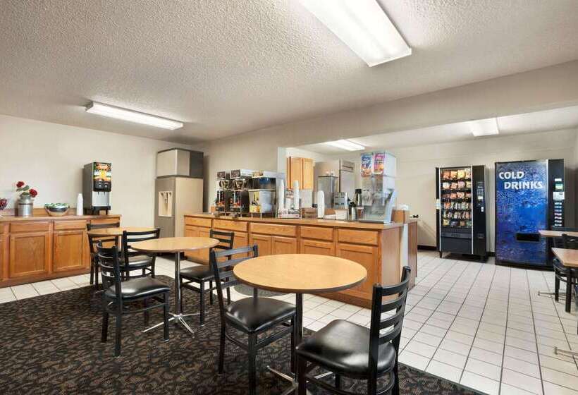 汽车旅馆 Super 8 By Wyndham Lincoln North