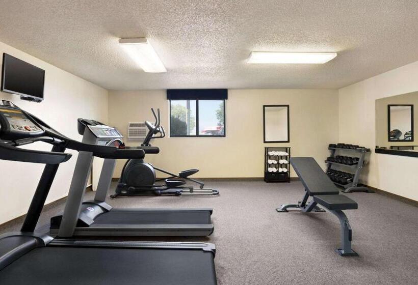 汽车旅馆 Super 8 By Wyndham Lincoln North