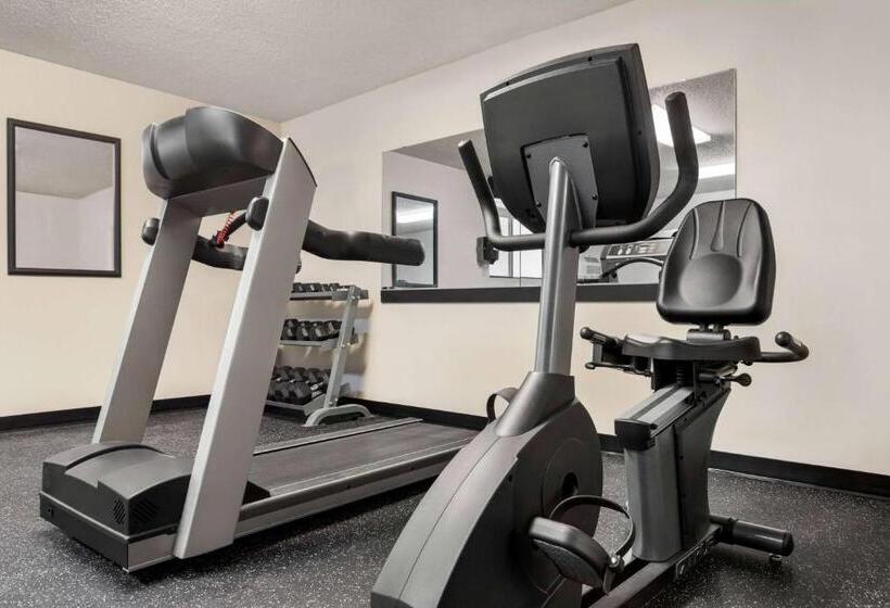 汽车旅馆 Super 8 By Wyndham Lincoln North