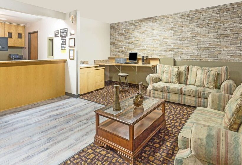 모텔 Super 8 By Wyndham Logan