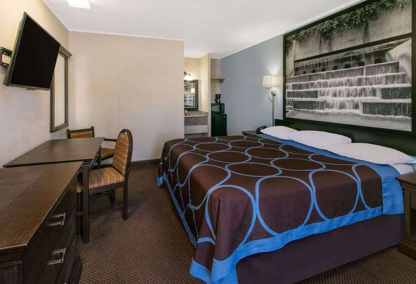 فندق على الطريق Super 8 By Wyndham Lubbock Civic Center North