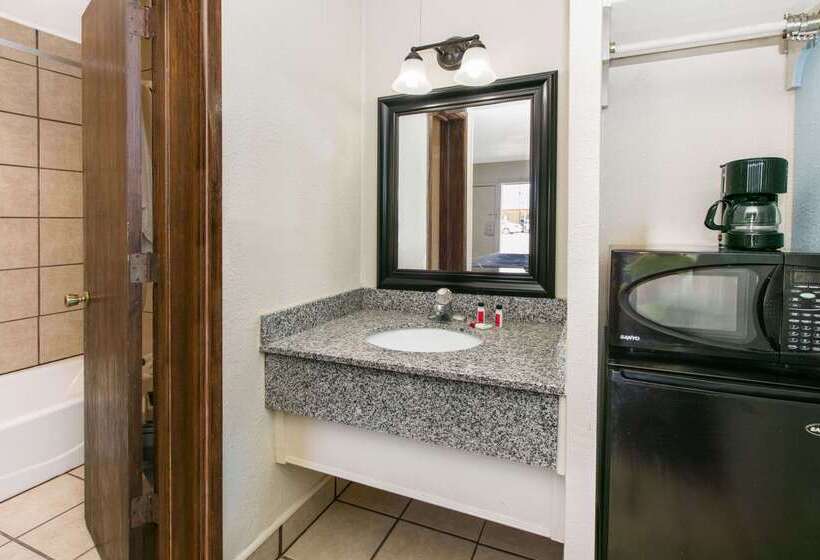 فندق على الطريق Super 8 By Wyndham Lubbock Civic Center North