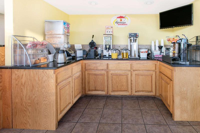 فندق على الطريق Super 8 By Wyndham Lubbock Civic Center North