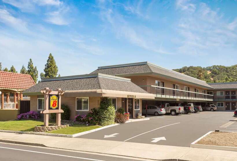 فندق على الطريق Super 8 By Wyndham Martinez