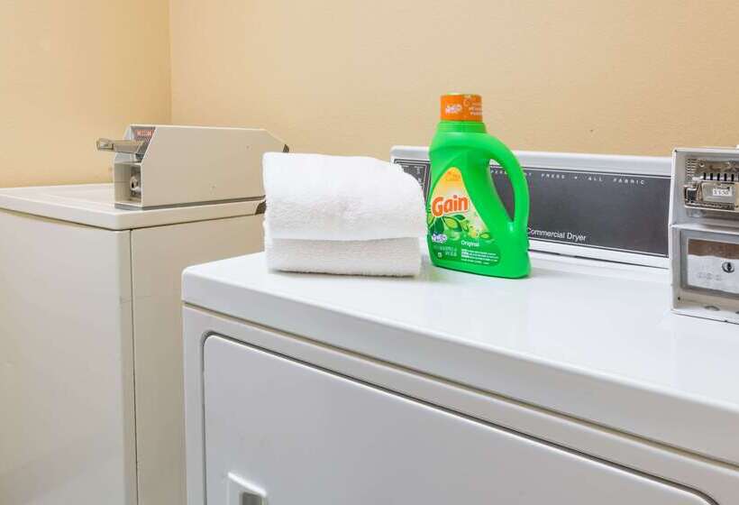 מוטל Super 8 By Wyndham Martinsville