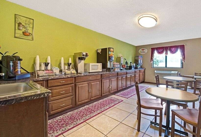 فندق على الطريق Super 8 By Wyndham Mentor/cleveland Area