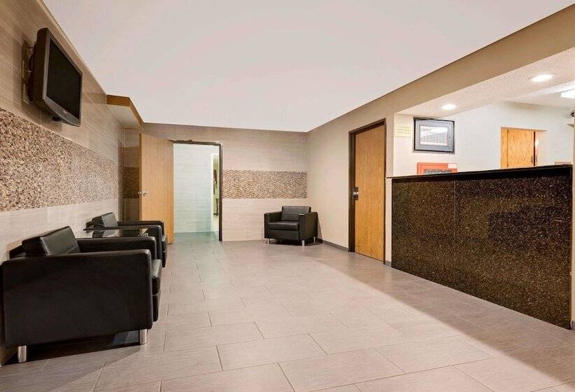 فندق على الطريق Super 8 By Wyndham Mentor/cleveland Area