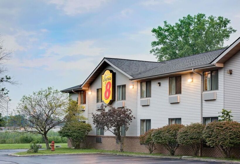 فندق على الطريق Super 8 By Wyndham Mentor/cleveland Area