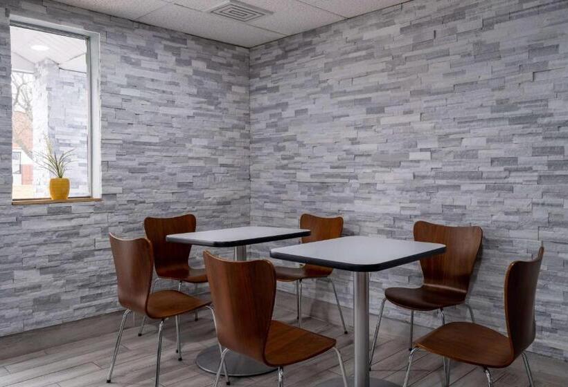 فندق على الطريق Super 8 By Wyndham Merrillville