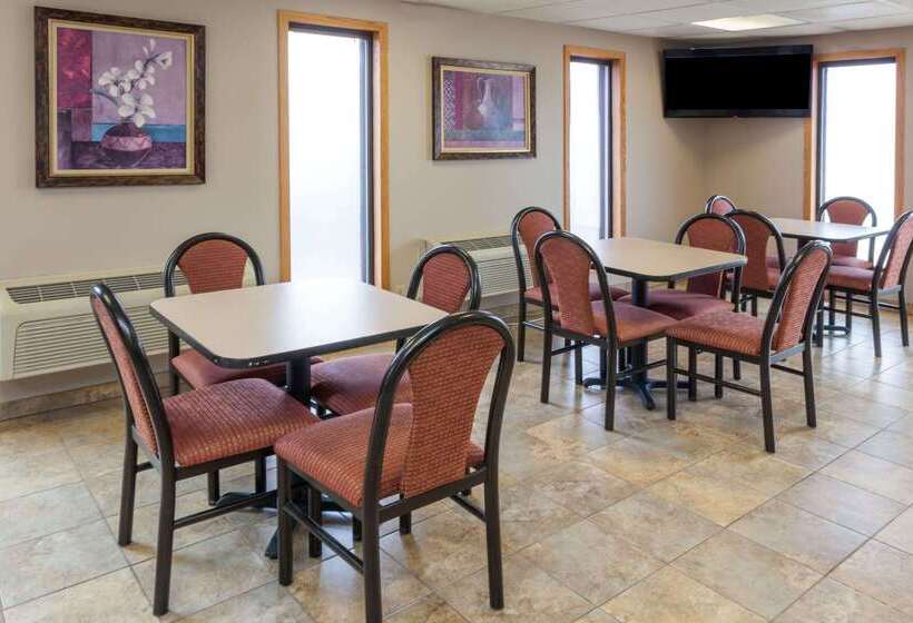 فندق على الطريق Super 8 By Wyndham Michigan City