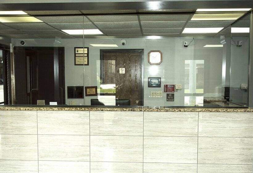 فندق على الطريق Super 8 By Wyndham Michigan City