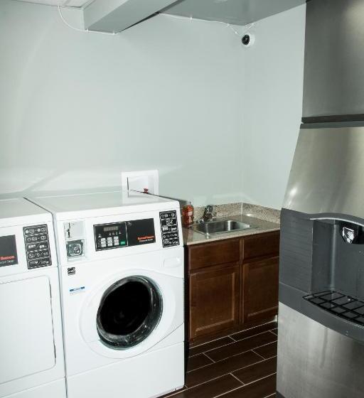 فندق على الطريق Super 8 By Wyndham Michigan City