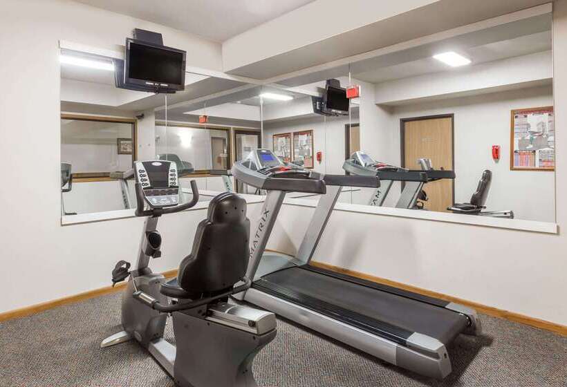 فندق على الطريق Super 8 By Wyndham Monroe Wi